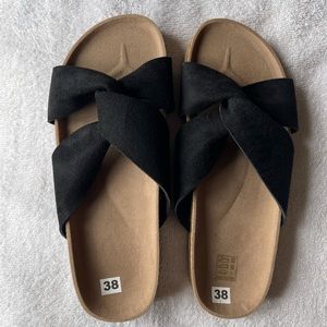 Minimalist Twist Design Slide Sandals